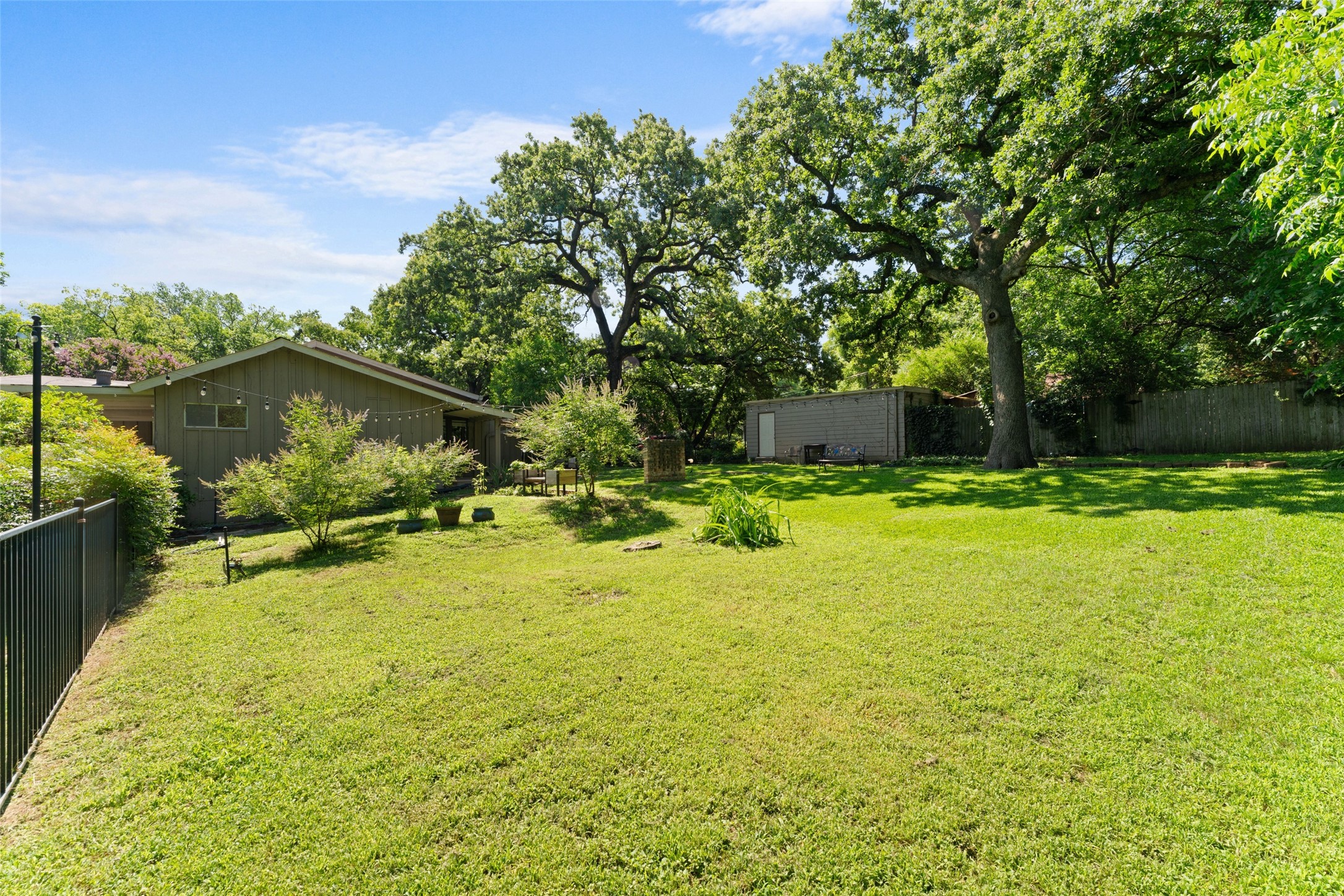 1227 N Heights Drive