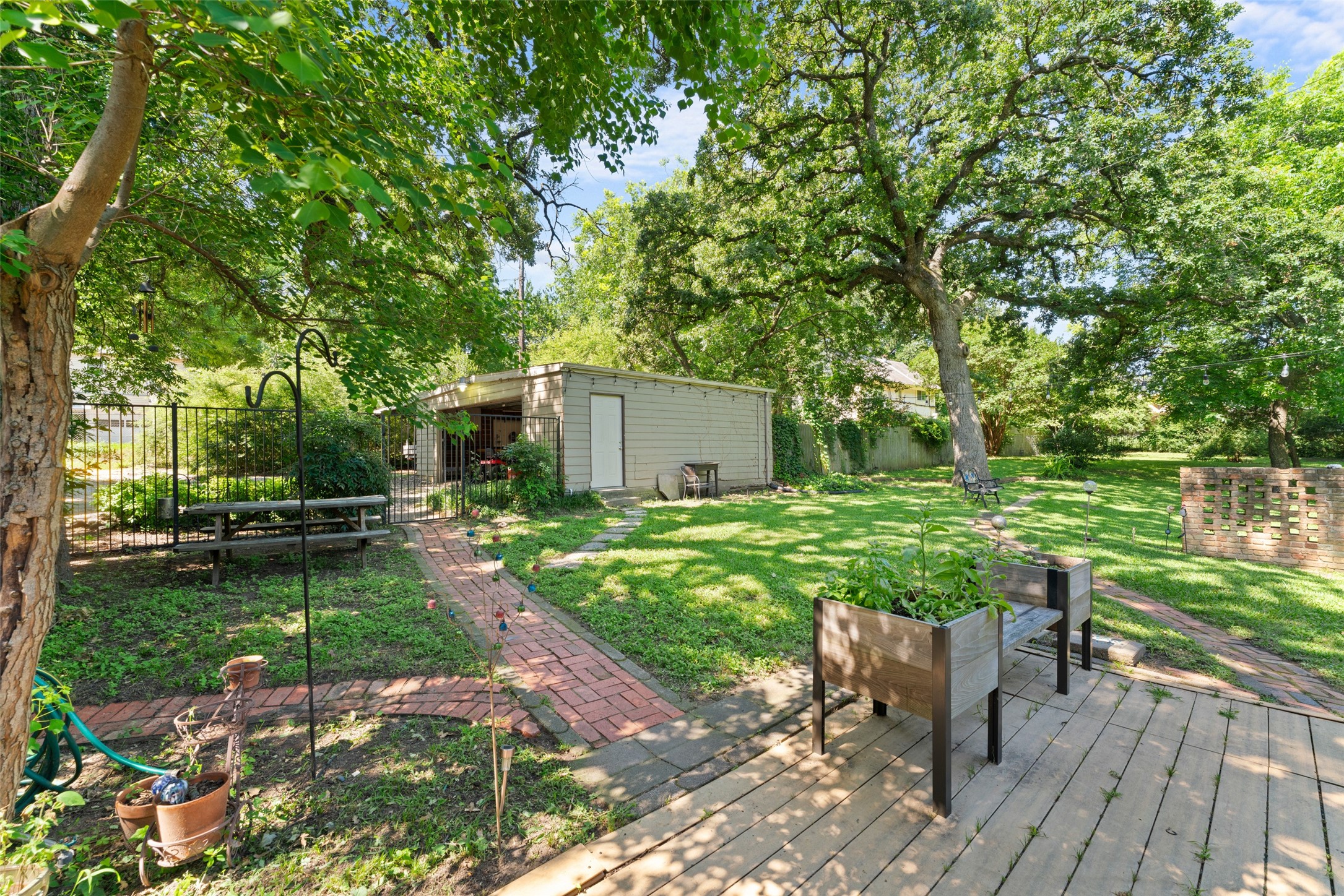 1227 N Heights Drive