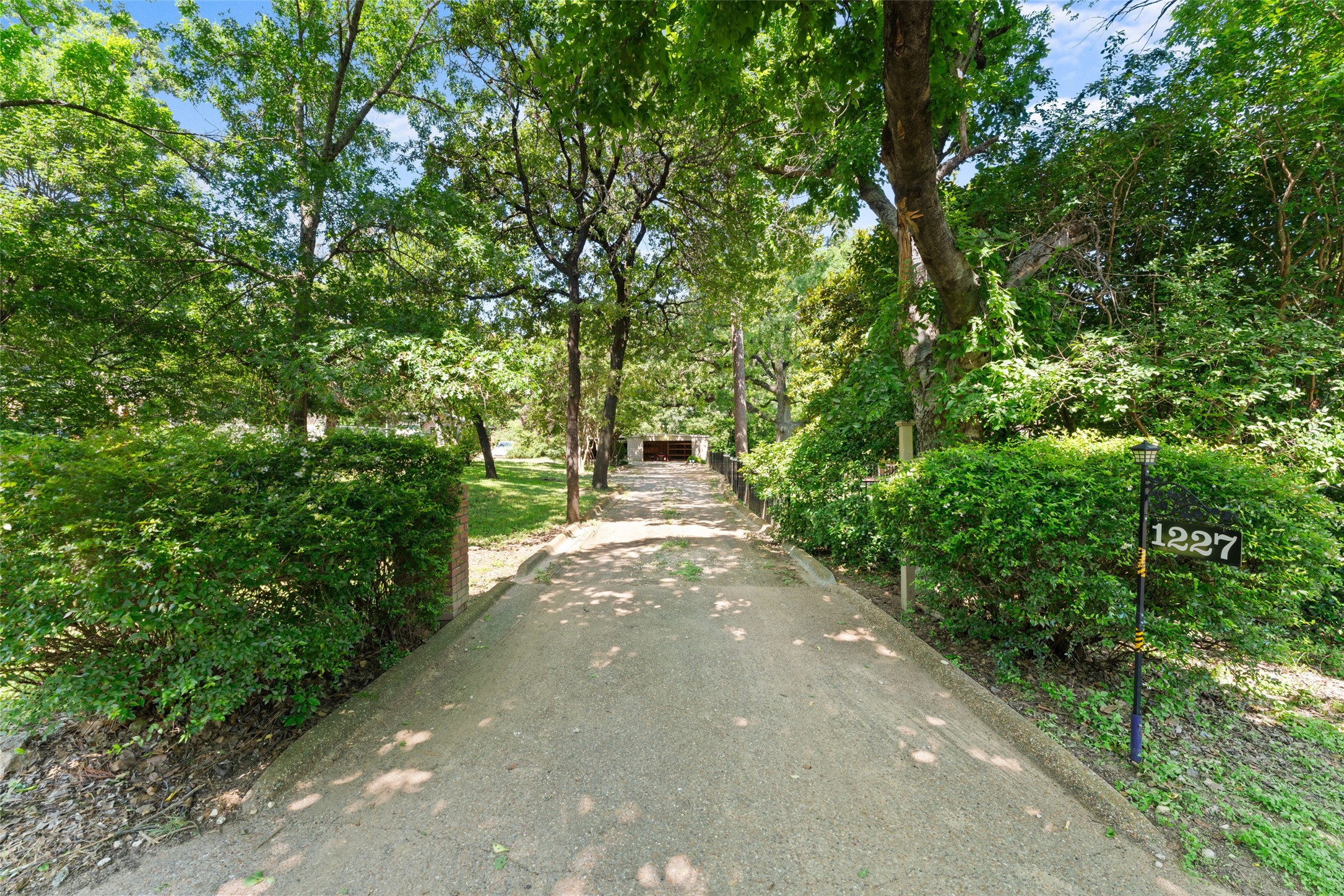 1227 N Heights Drive