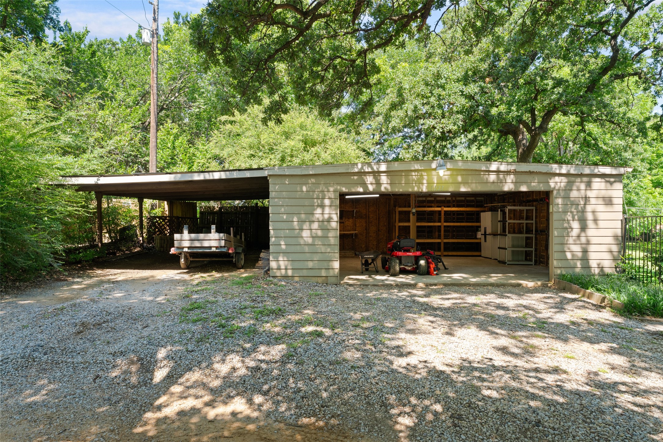 1227 N Heights Drive