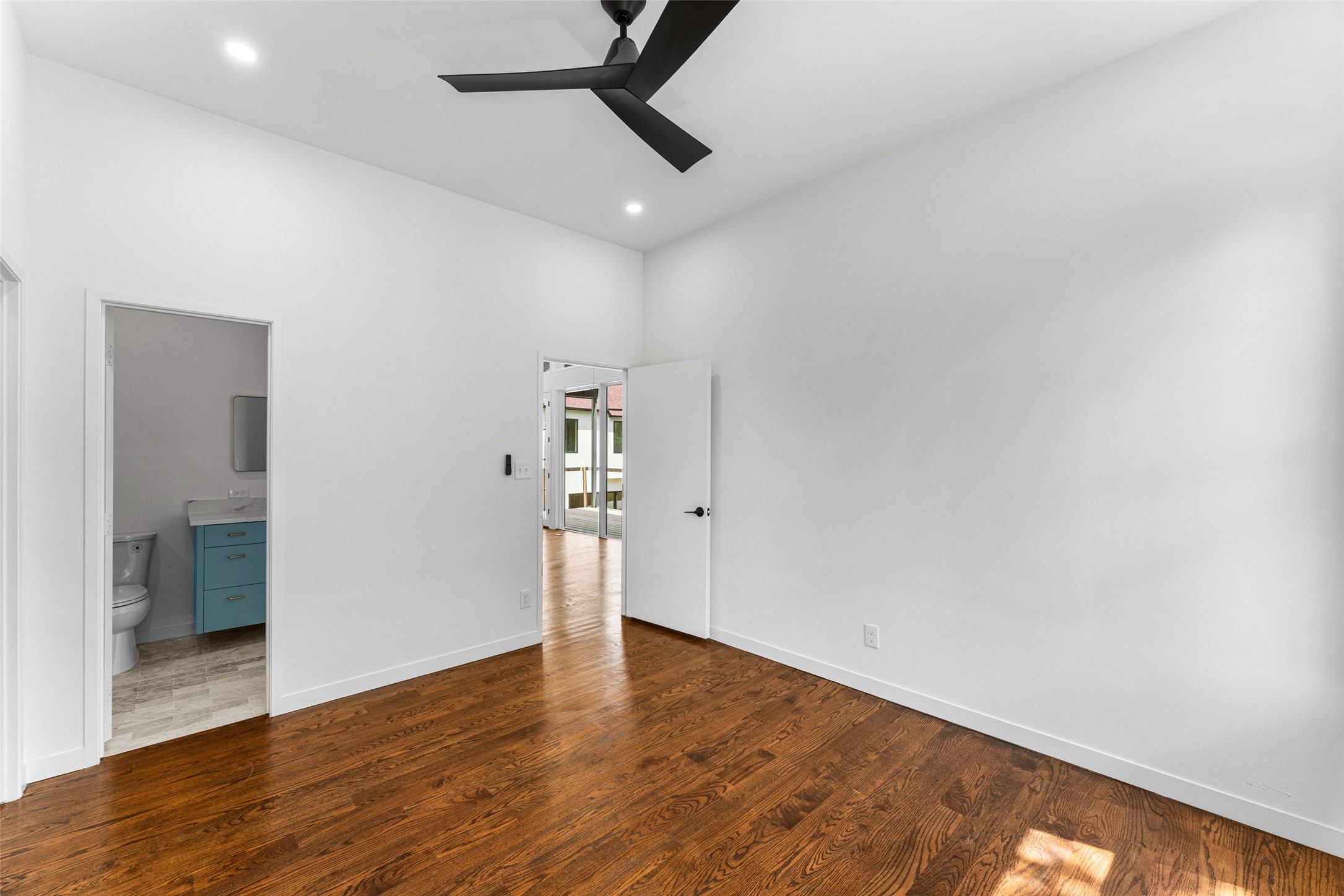 3110 W Jefferson Boulevard