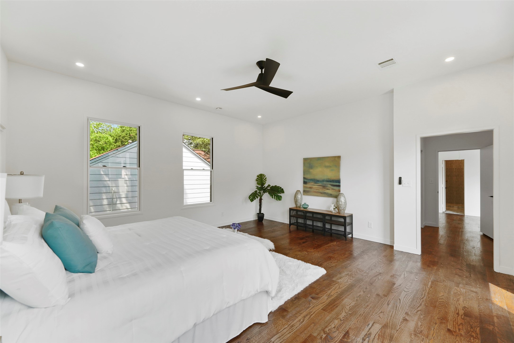 3110 W Jefferson Boulevard