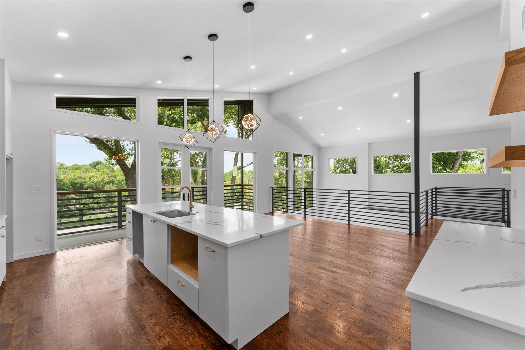 3110 W Jefferson Boulevard