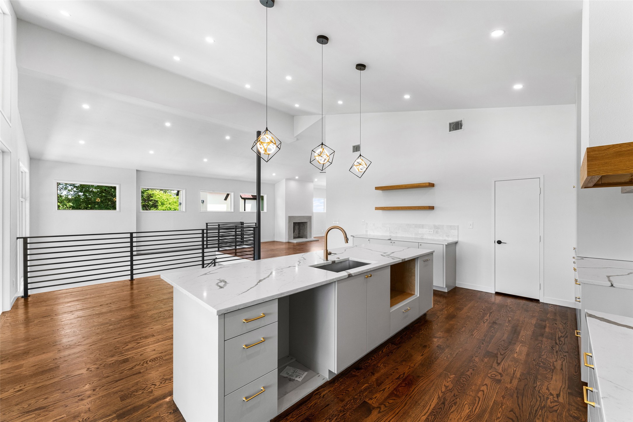 3110 W Jefferson Boulevard