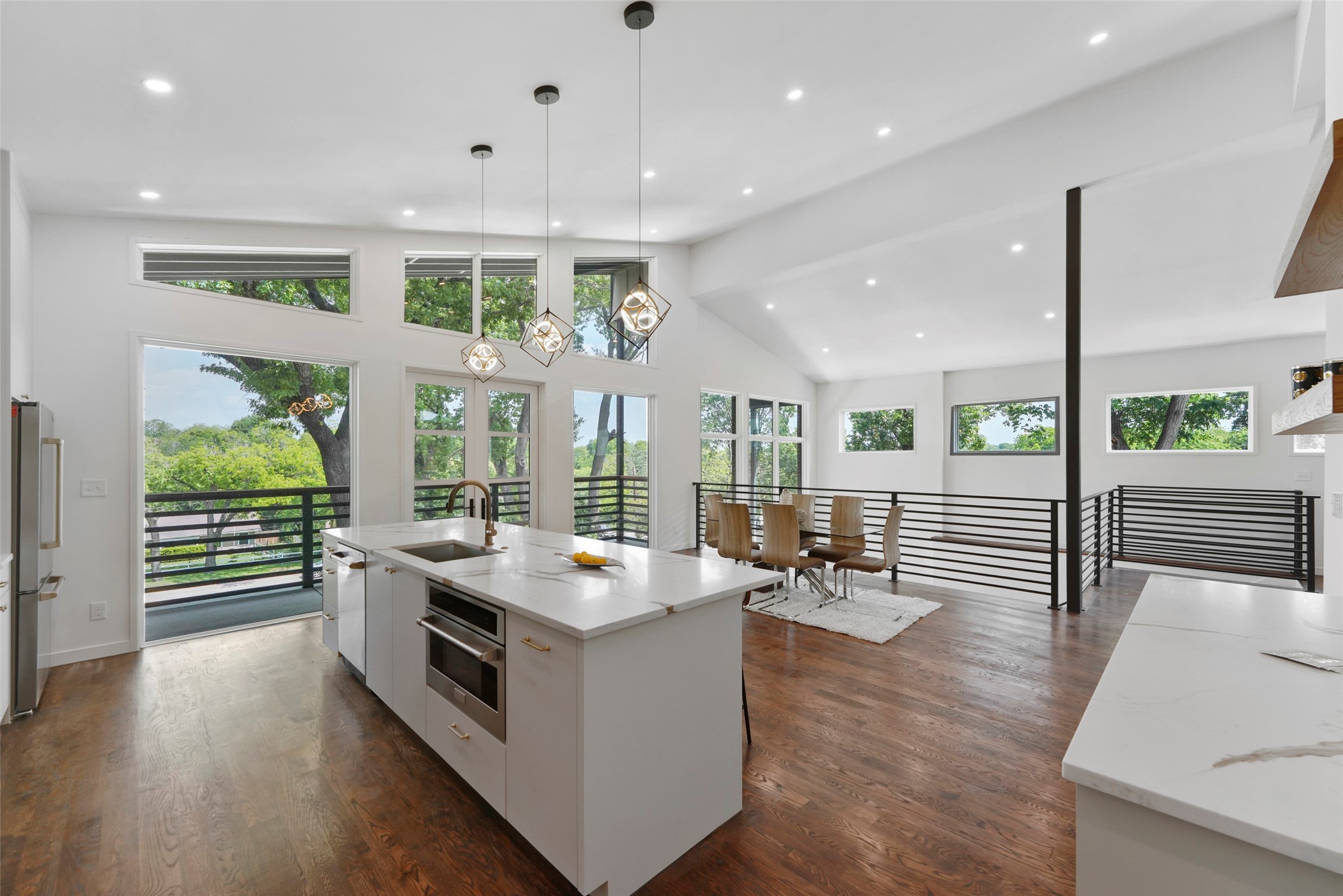 3110 W Jefferson Boulevard