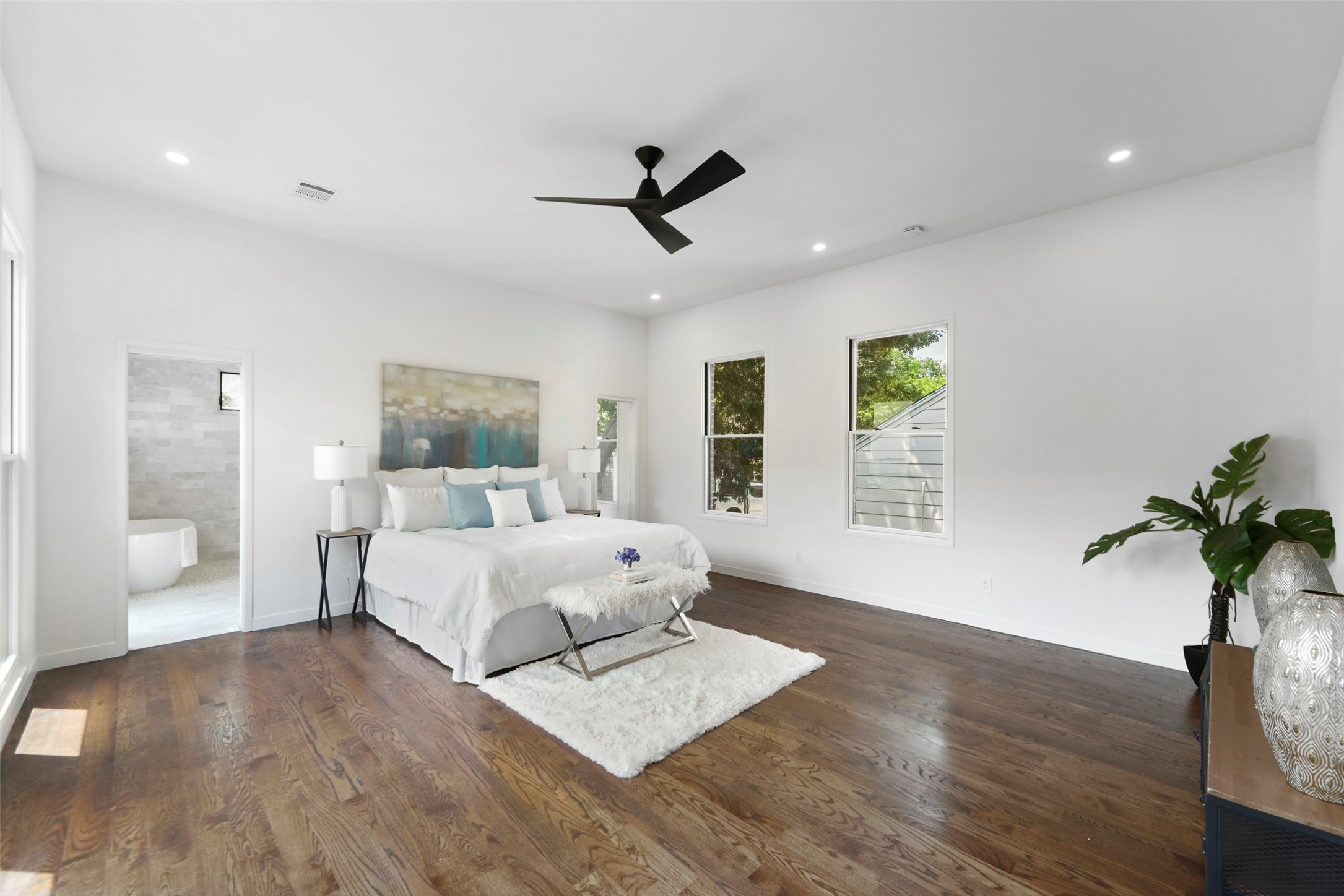3110 W Jefferson Boulevard