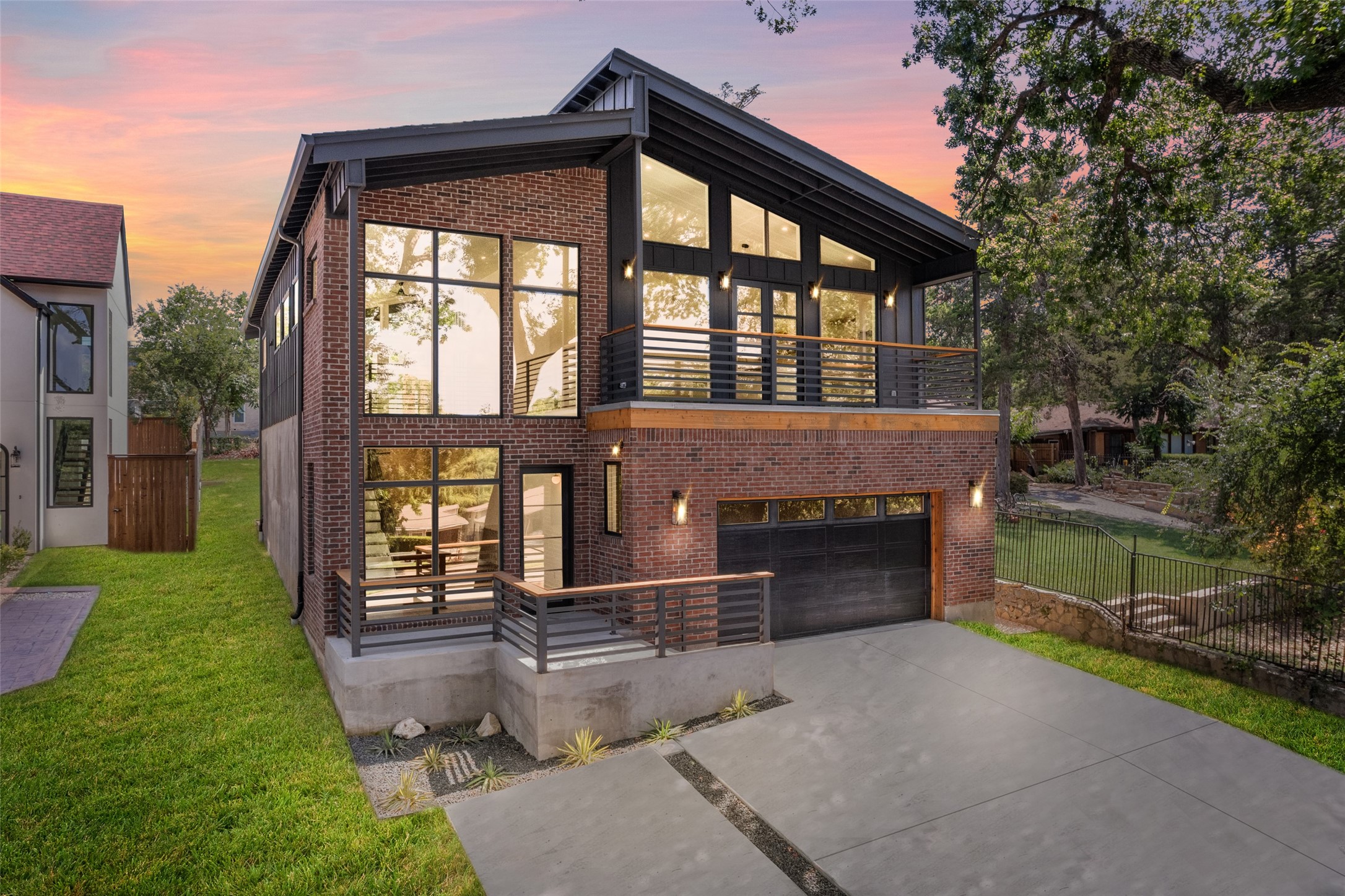 3110 W Jefferson Boulevard