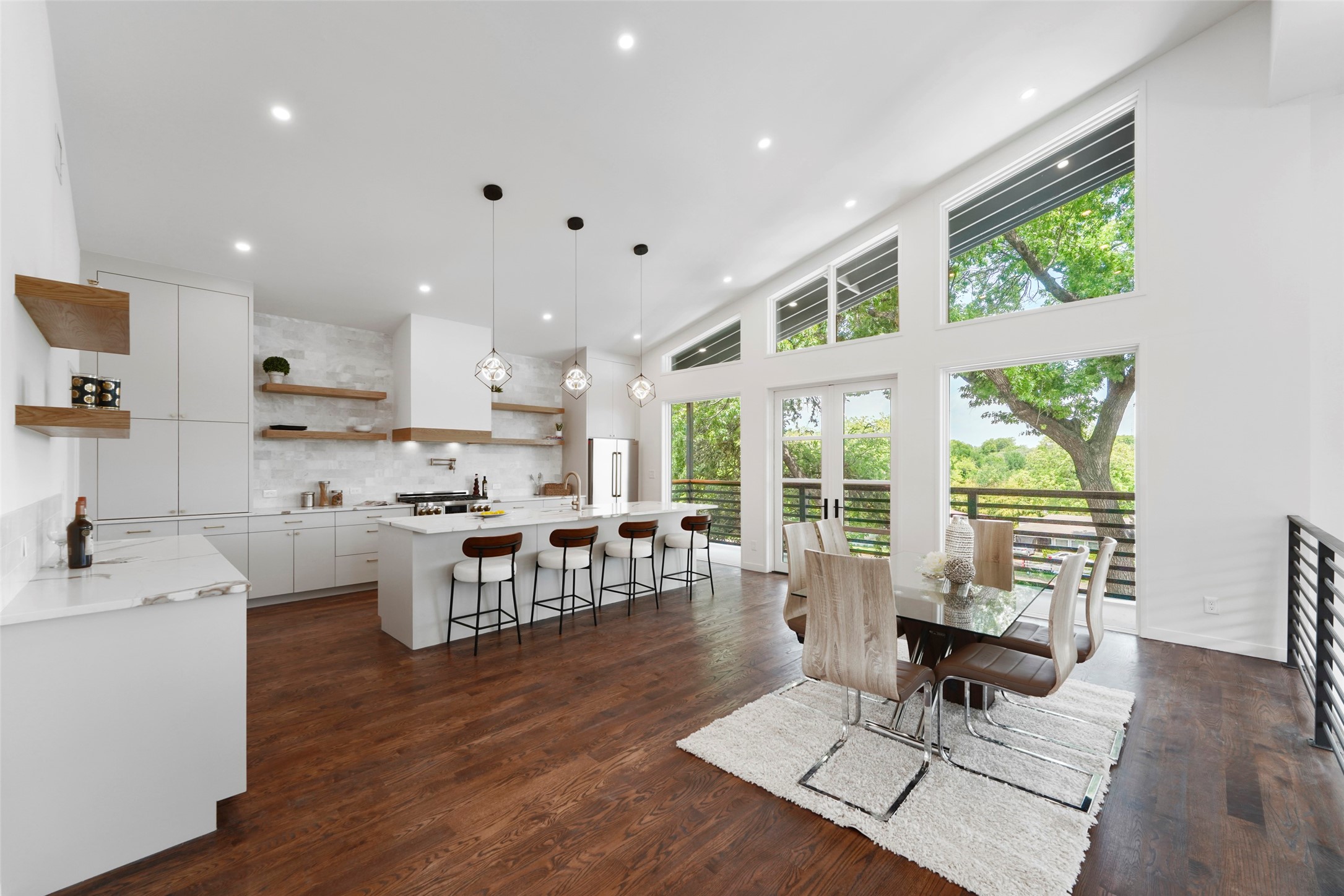 3110 W Jefferson Boulevard
