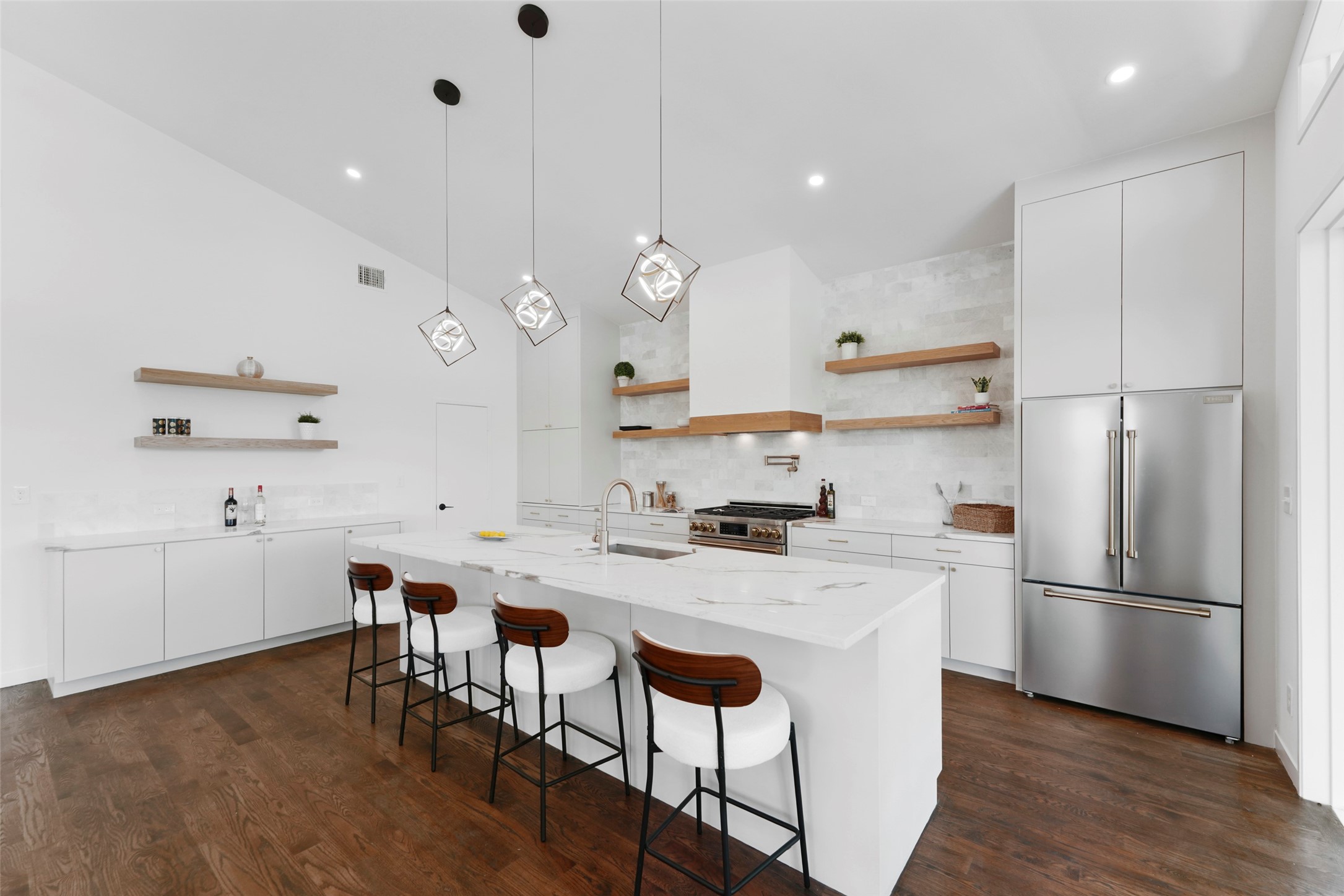 3110 W Jefferson Boulevard