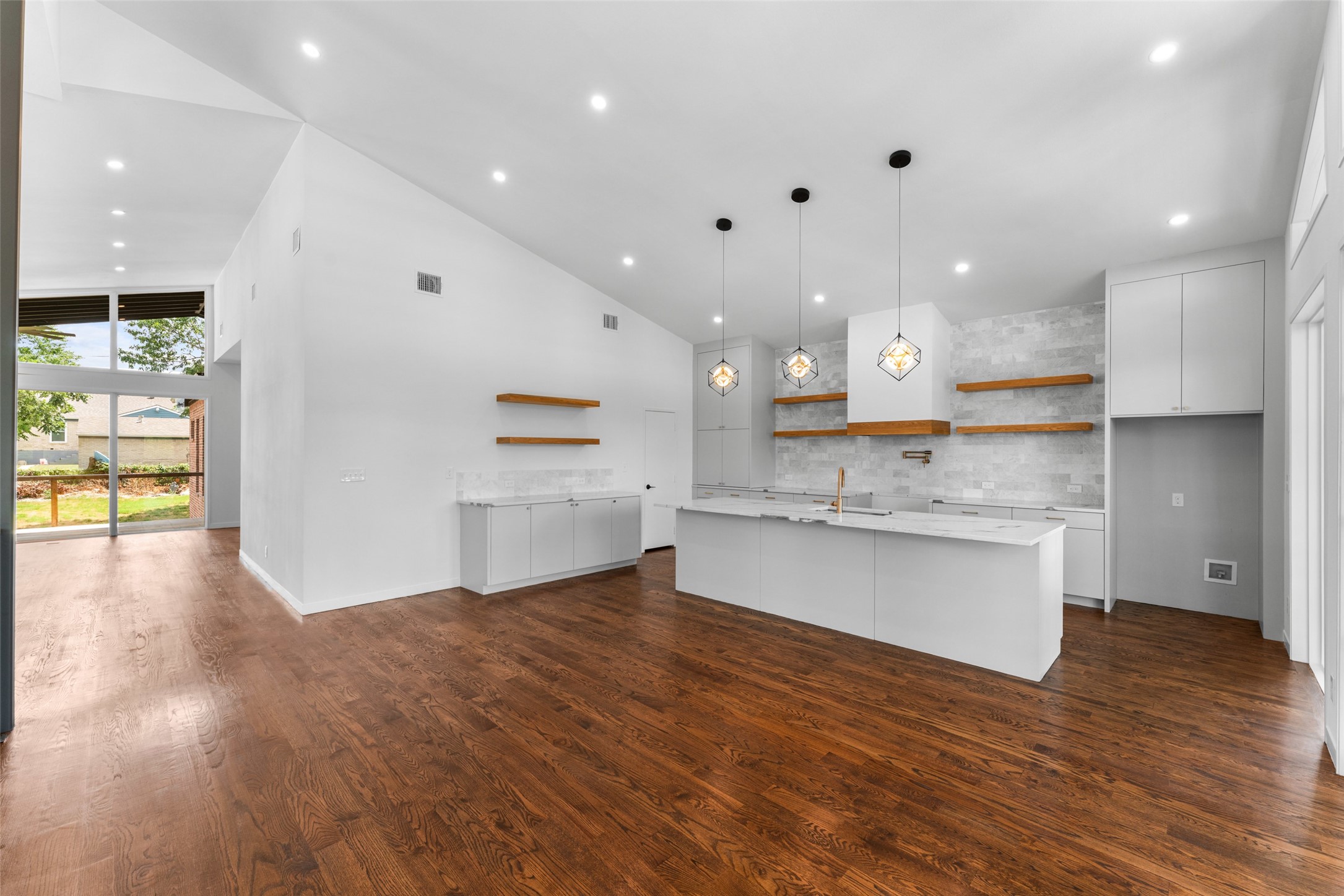 3110 W Jefferson Boulevard
