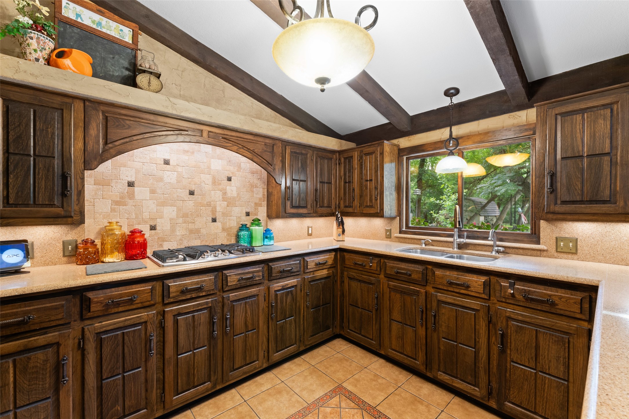 1110 Green Valley
