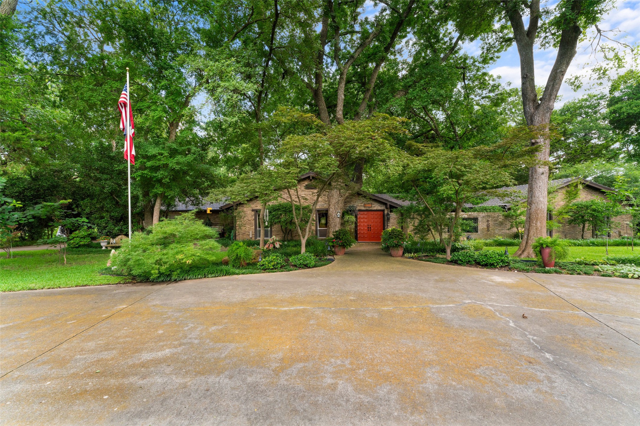 1110 Green Valley