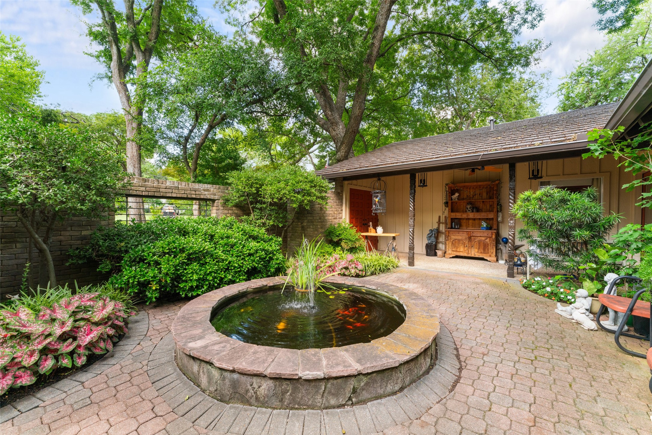 1110 Green Valley