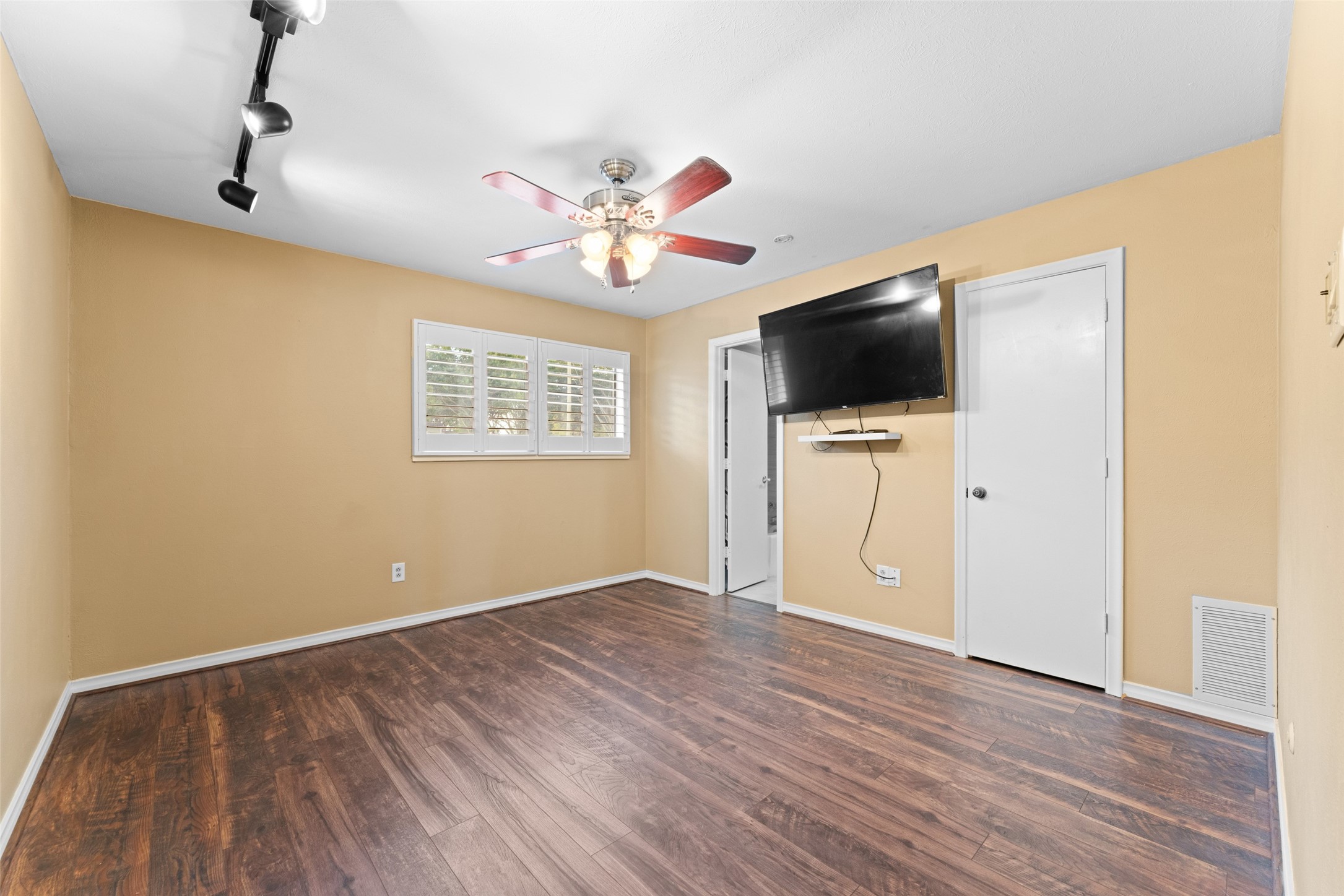 1115 S Greenstone Lane