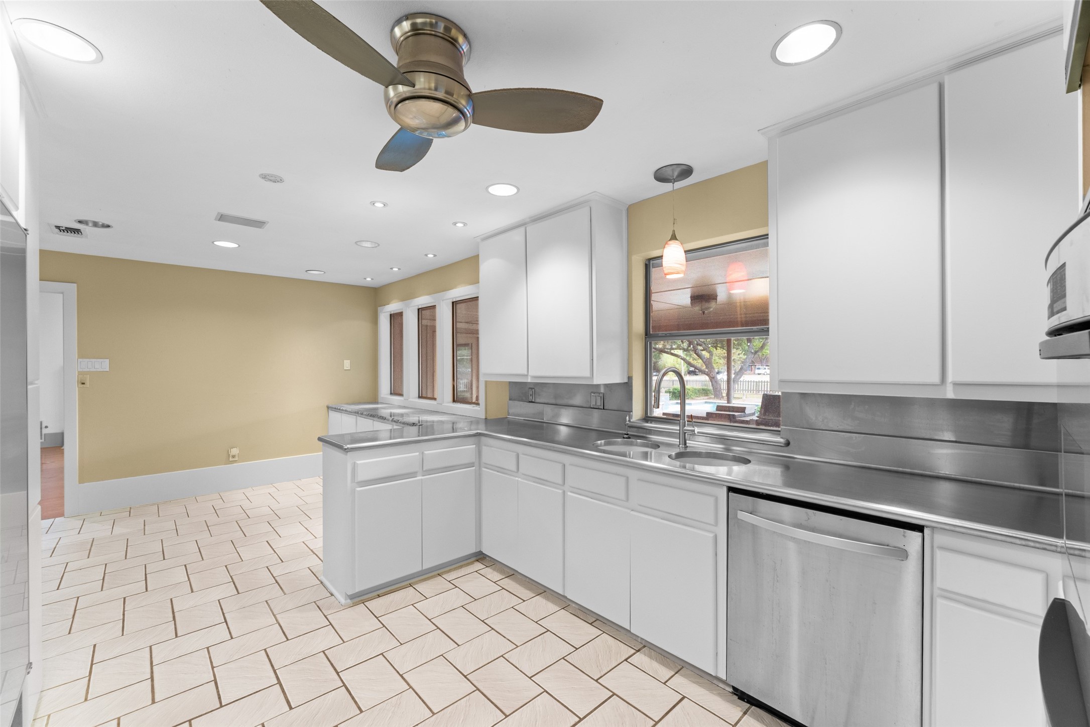 1115 S Greenstone Lane