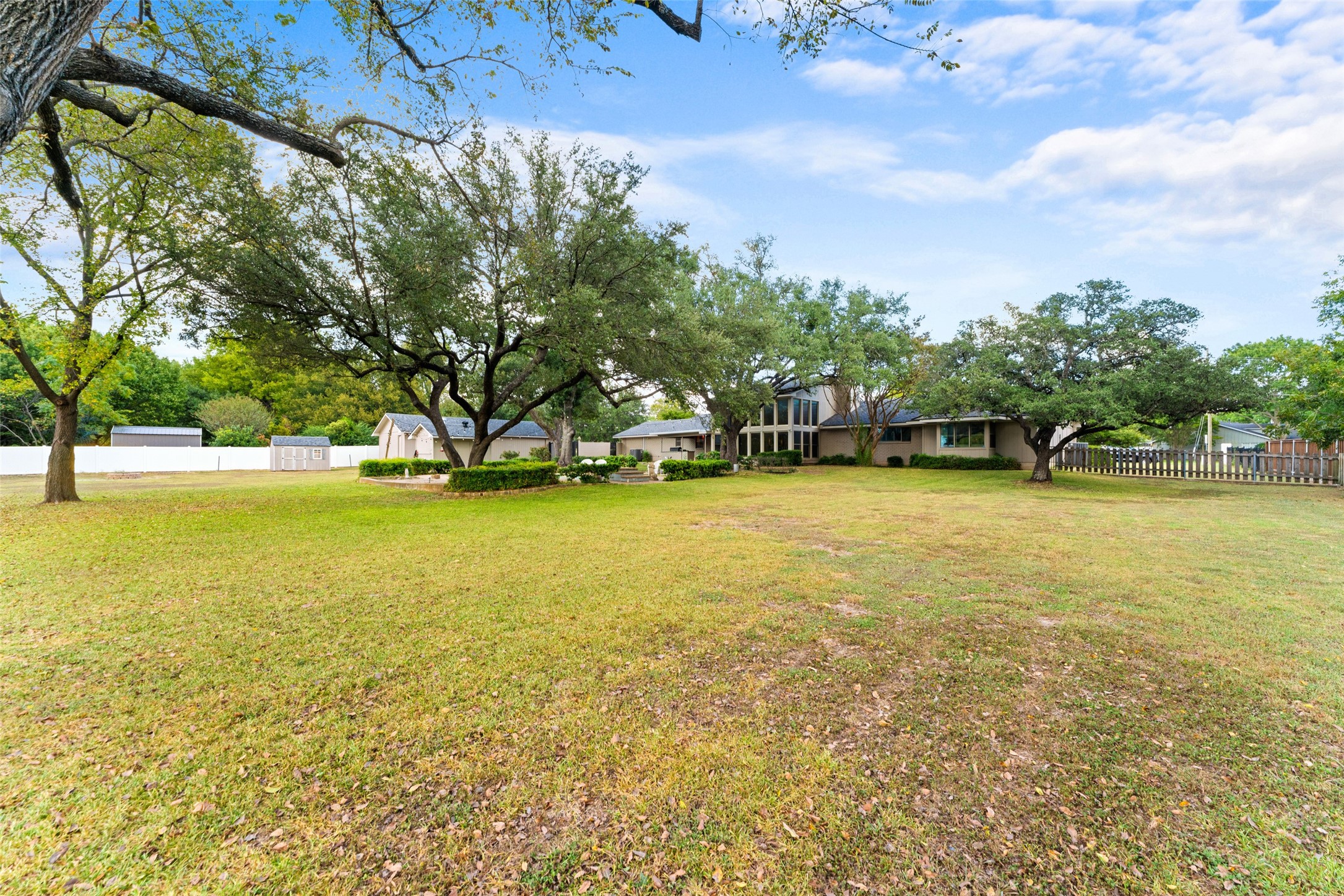 1115 S Greenstone Lane