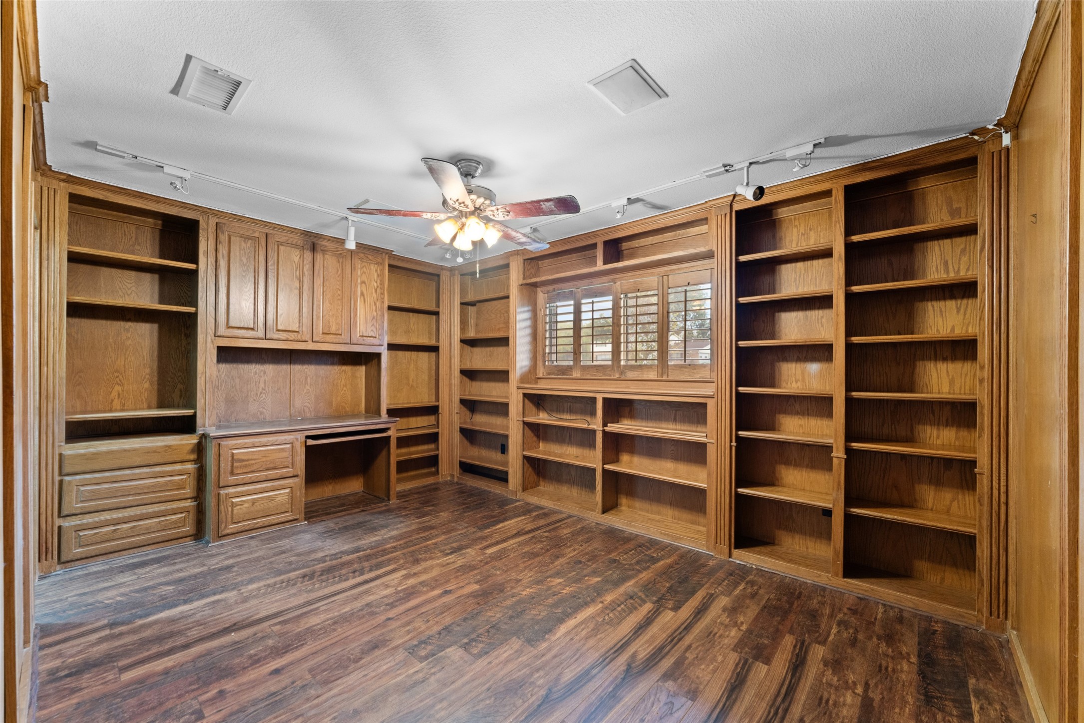 1115 S Greenstone Lane