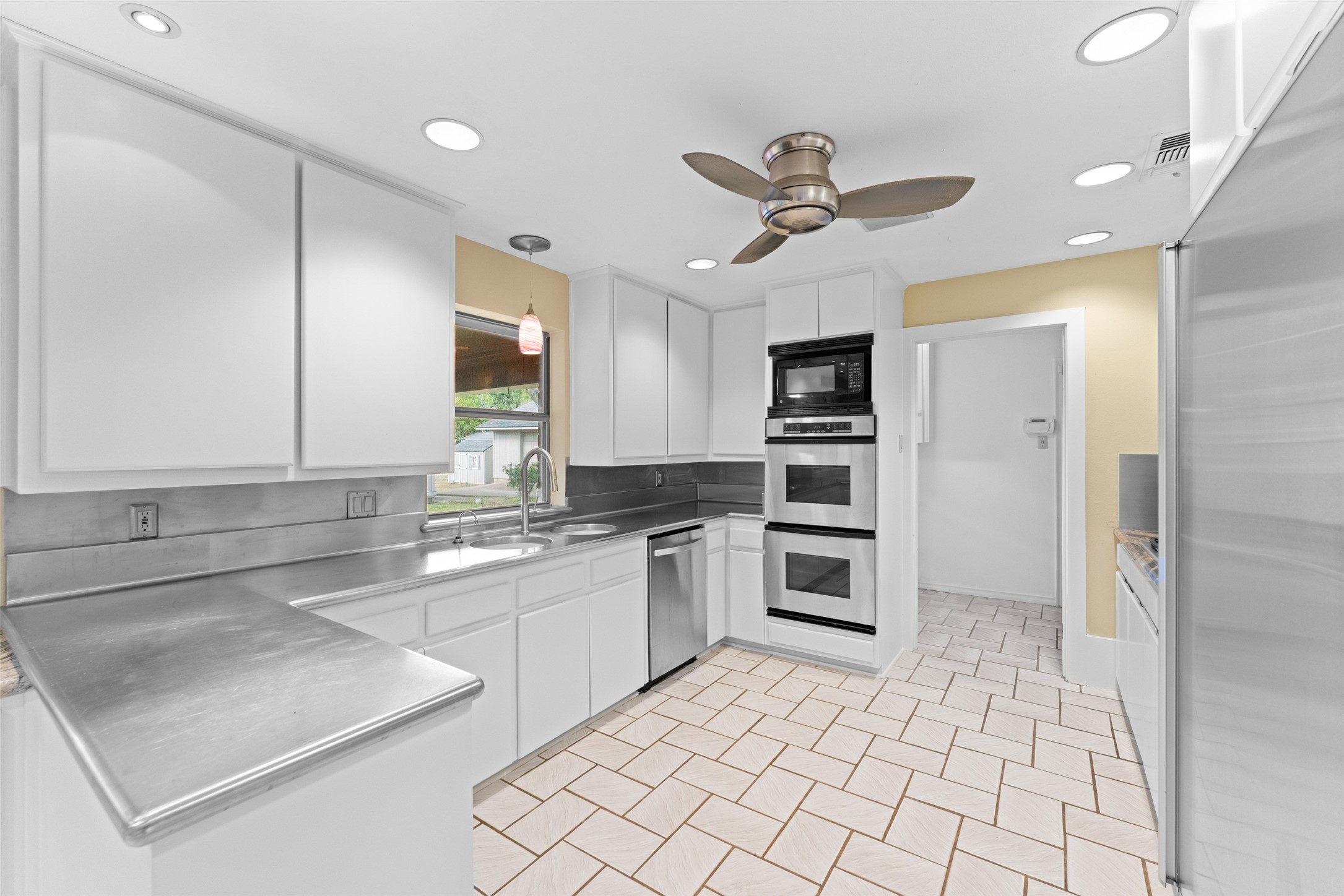 1115 S Greenstone Lane