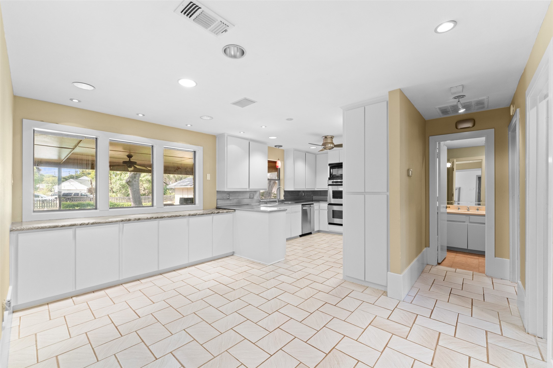 1115 S Greenstone Lane