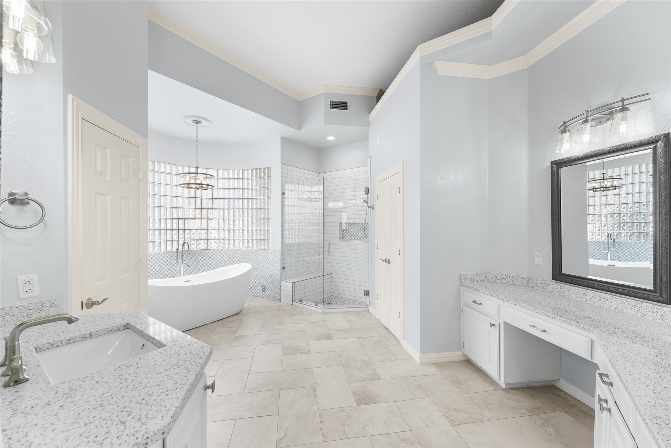 1030 Stratford Place