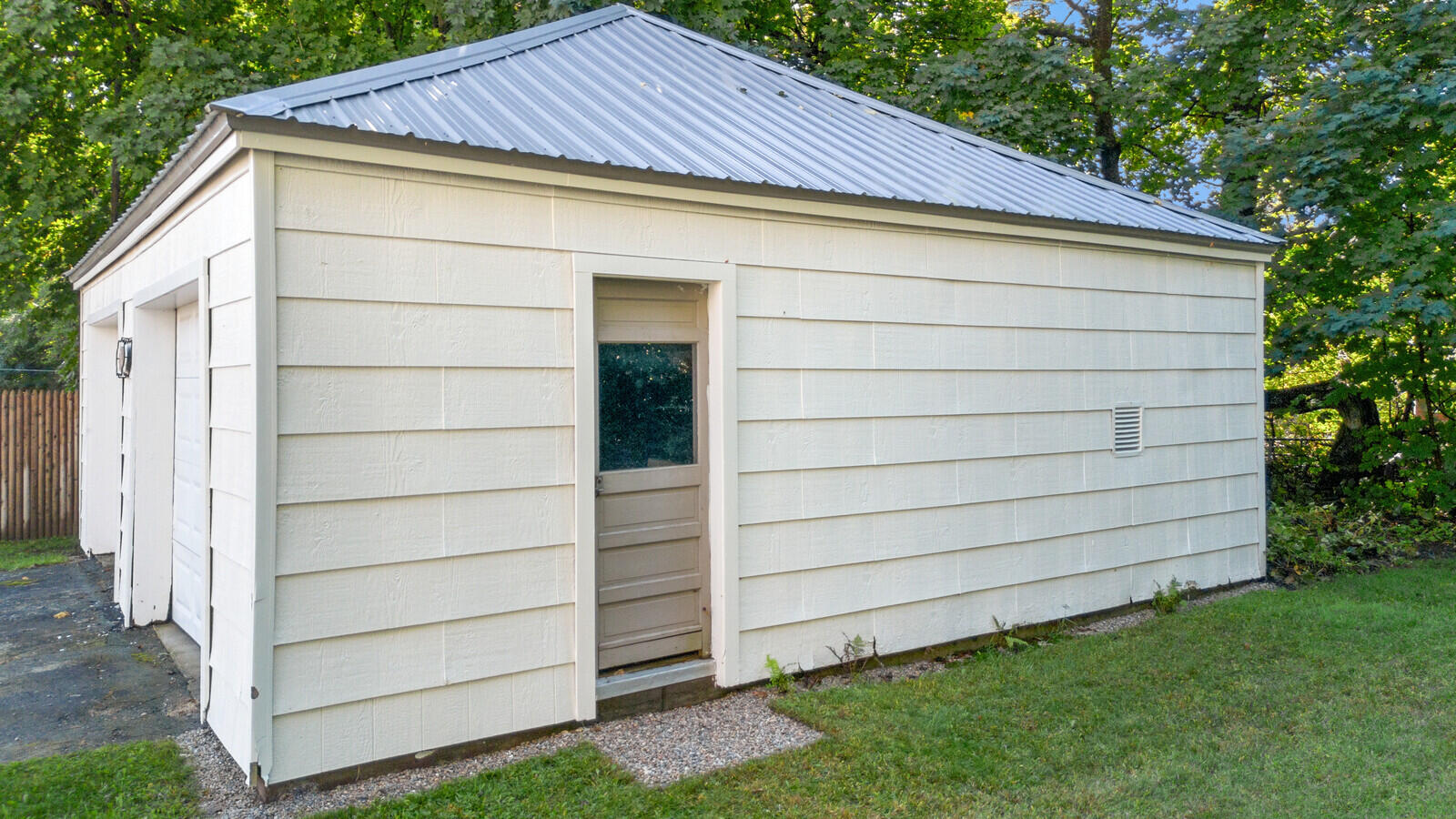 19 Woodman Avenue