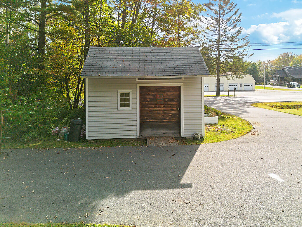 299 Middle Road