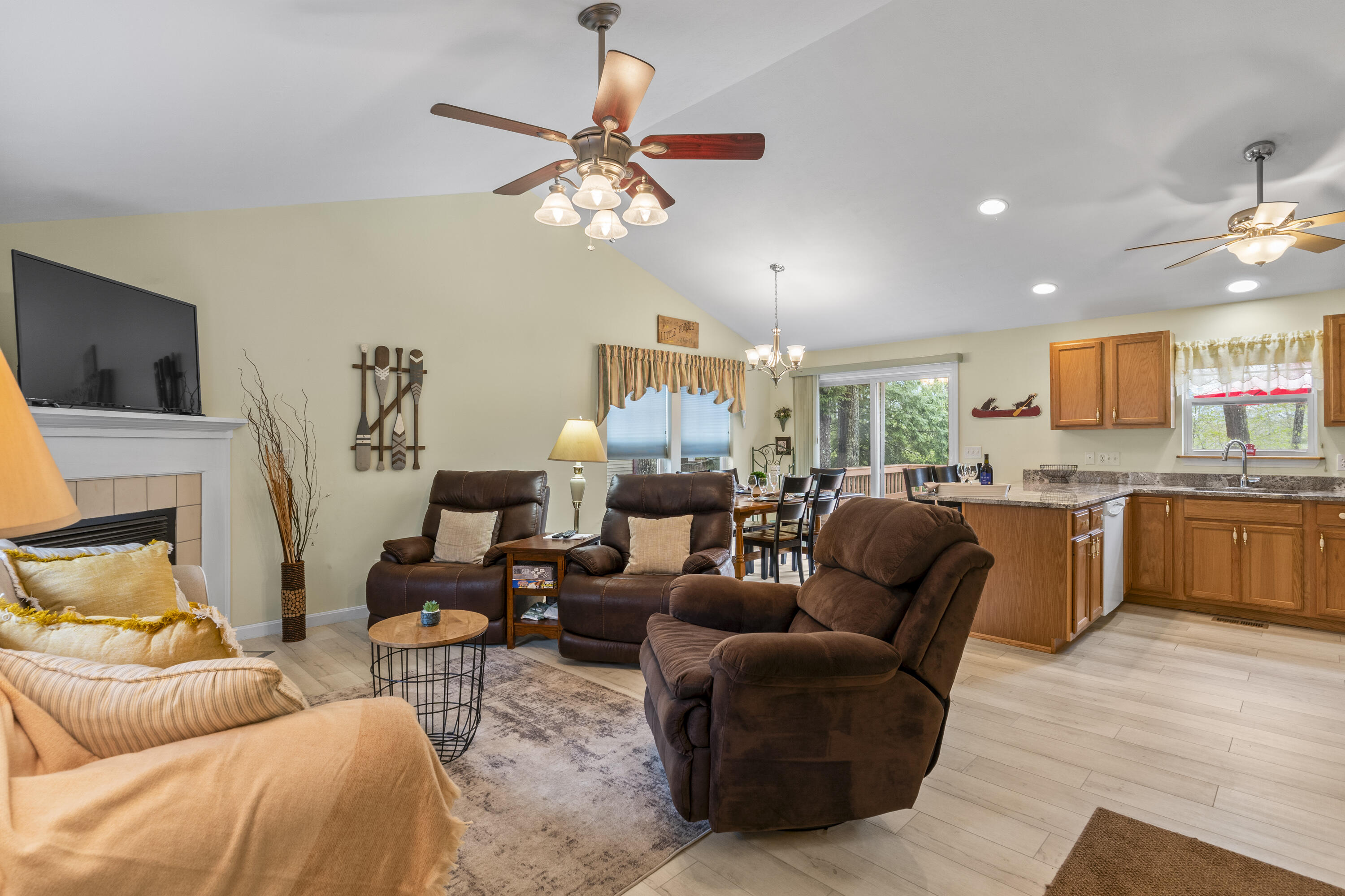 1667 Evergreen Way