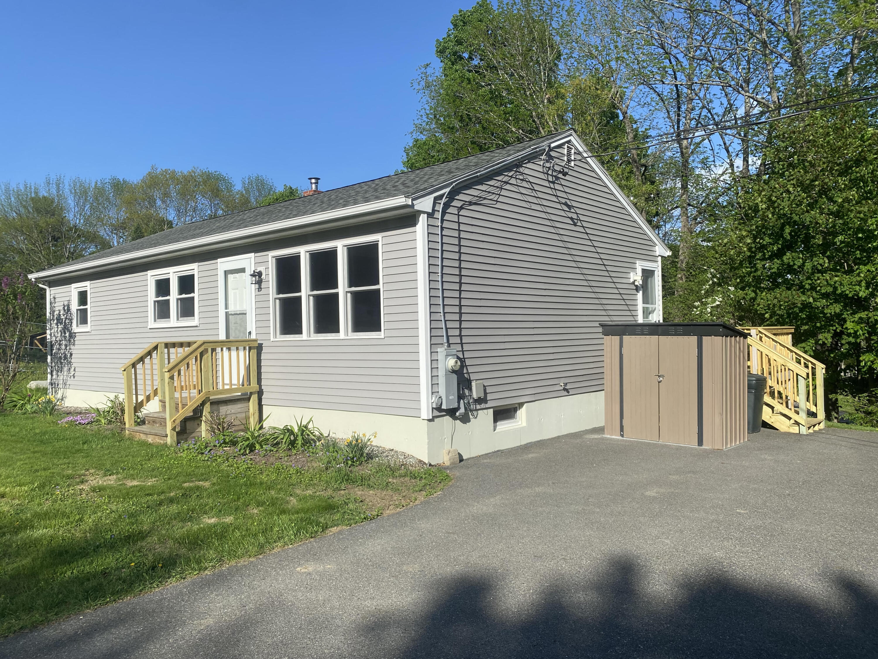 40 Lakeview Drive