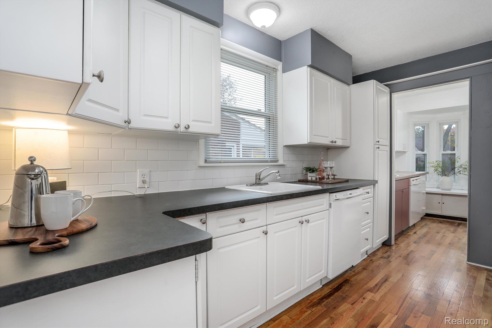10084 LASALLE