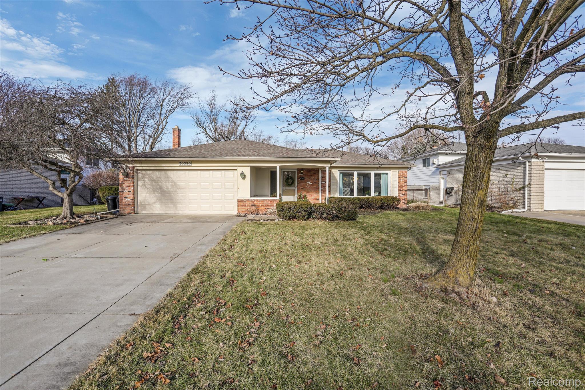30390 RED MAPLE Lane