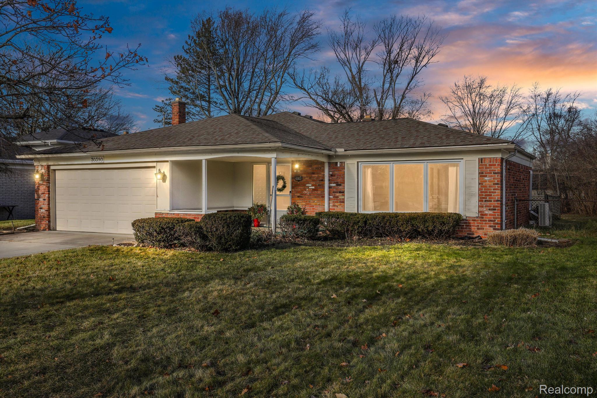30390 RED MAPLE Lane