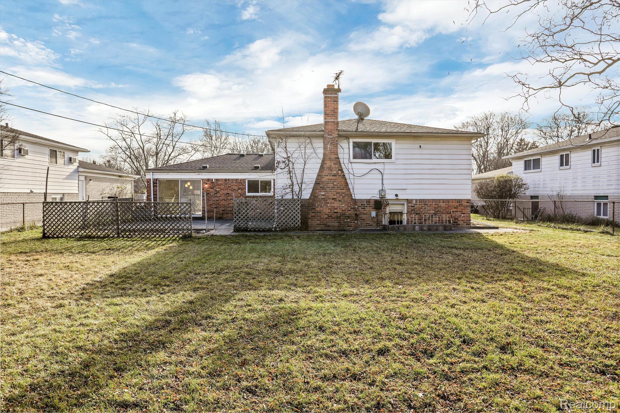 30390 RED MAPLE Lane
