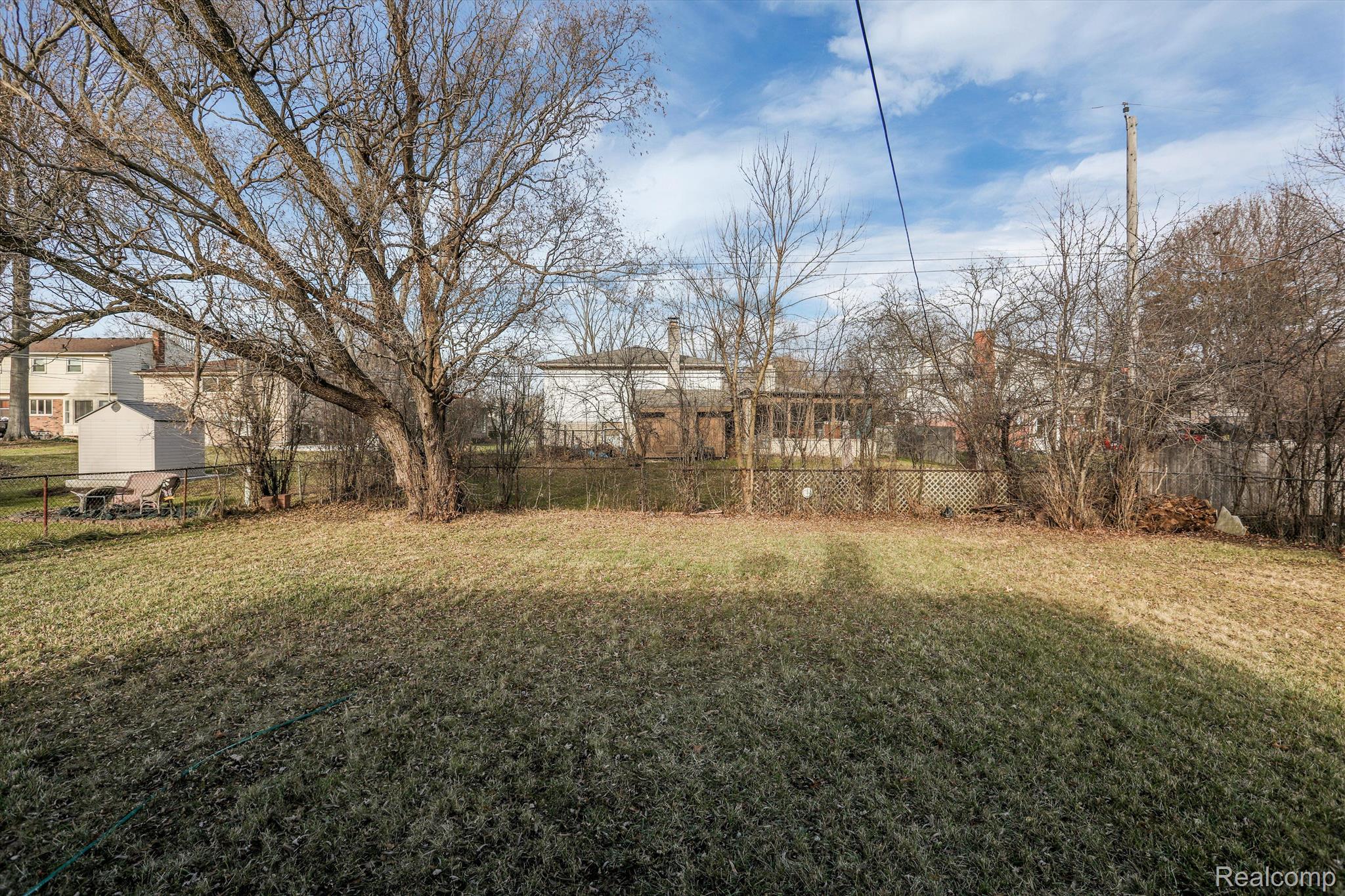 30390 RED MAPLE Lane