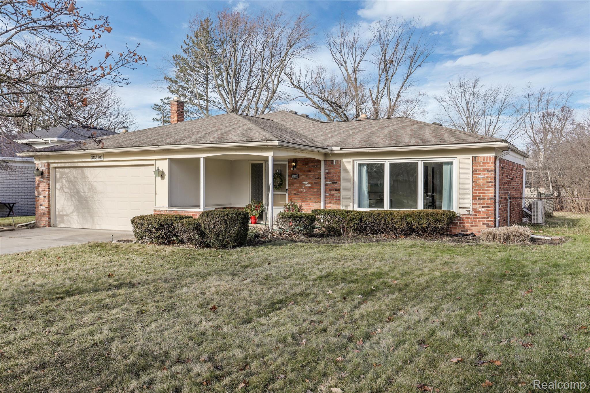 30390 RED MAPLE Lane