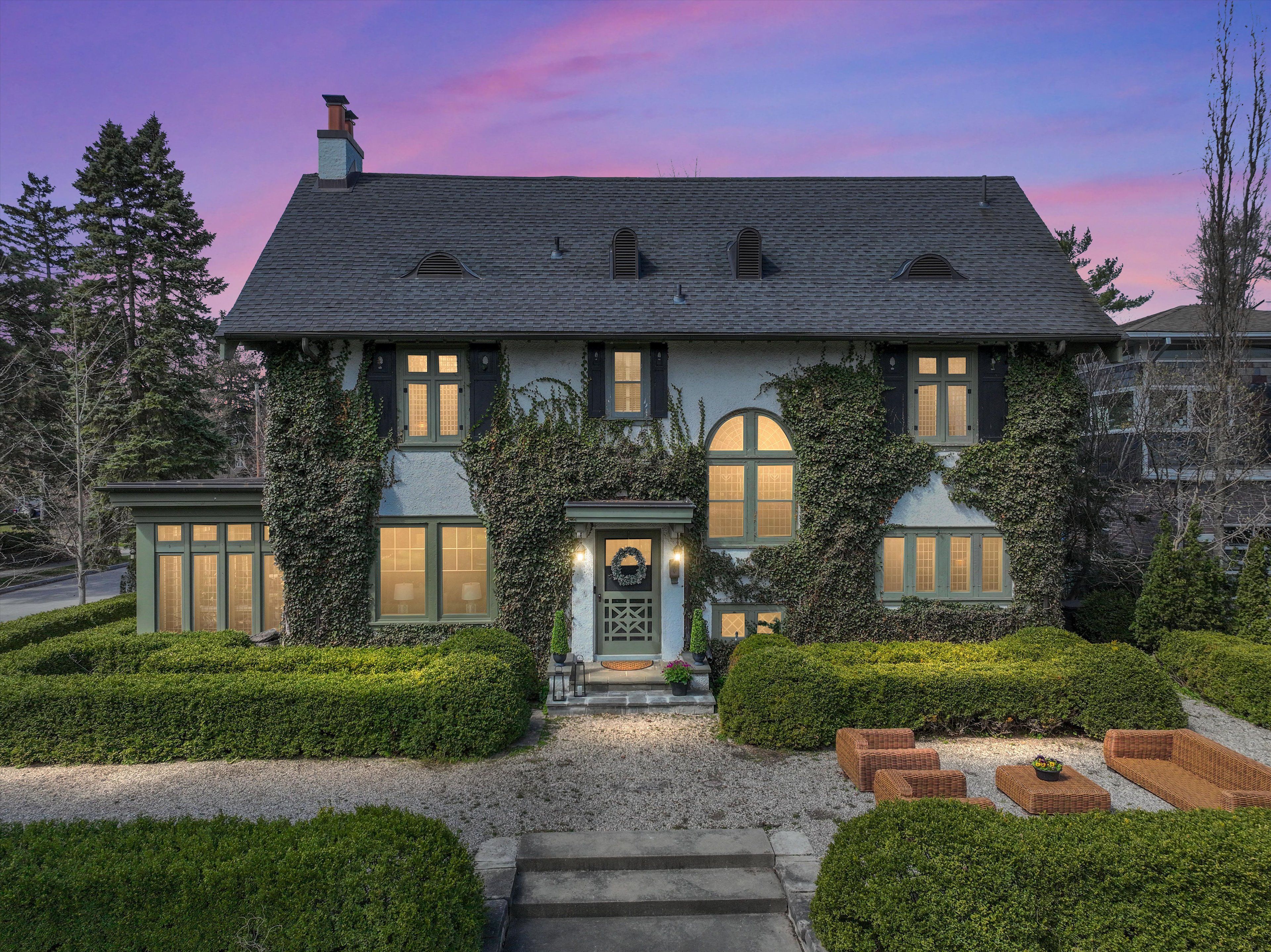 18 RIDGE Road W