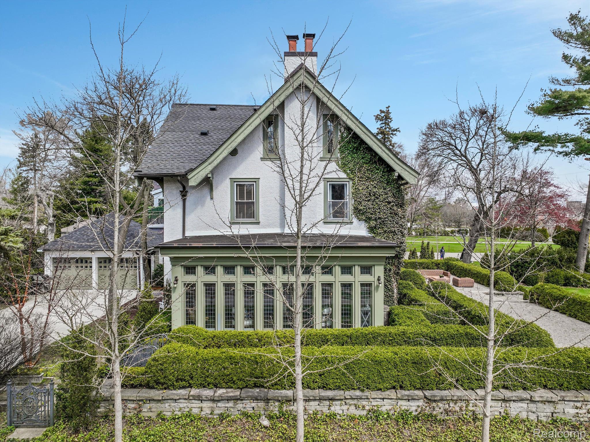 18 RIDGE Road W