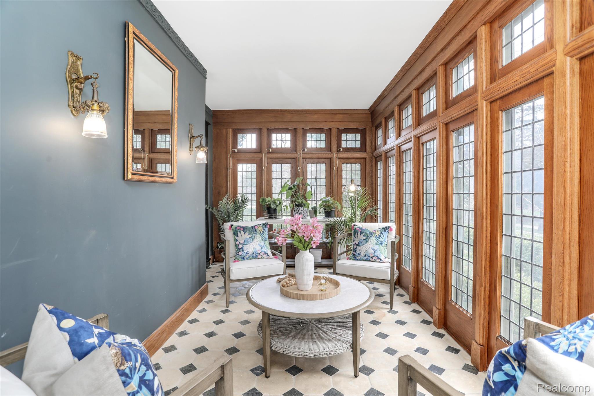 18 RIDGE Road W