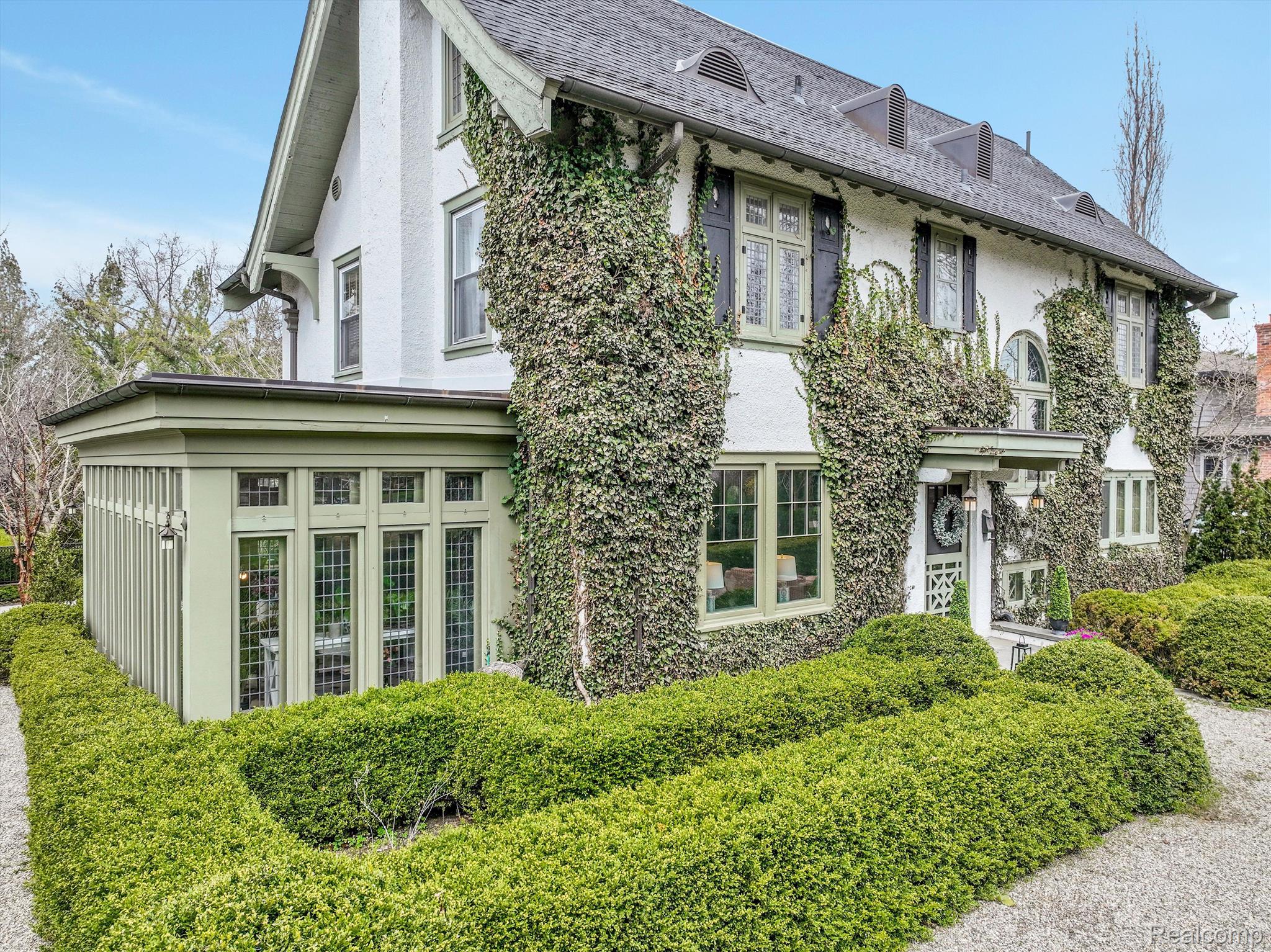 18 RIDGE Road W