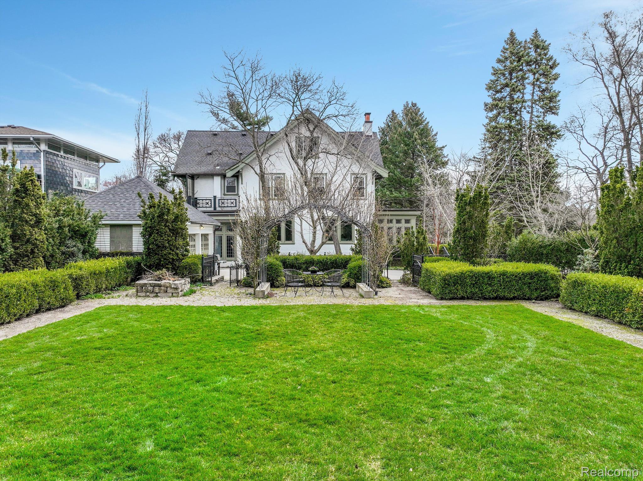 18 RIDGE Road W