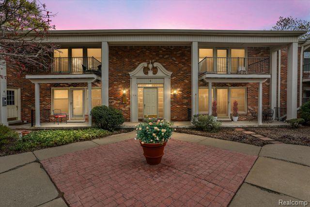 885 N OLD WOODWARD Avenue 7