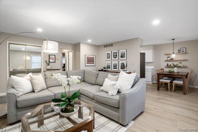 885 N OLD WOODWARD Avenue 7