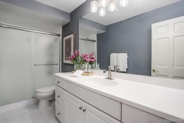 885 N OLD WOODWARD Avenue 7