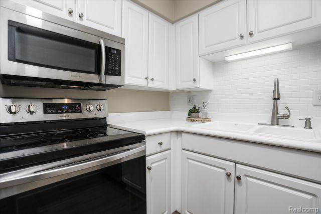 885 N OLD WOODWARD Avenue 7