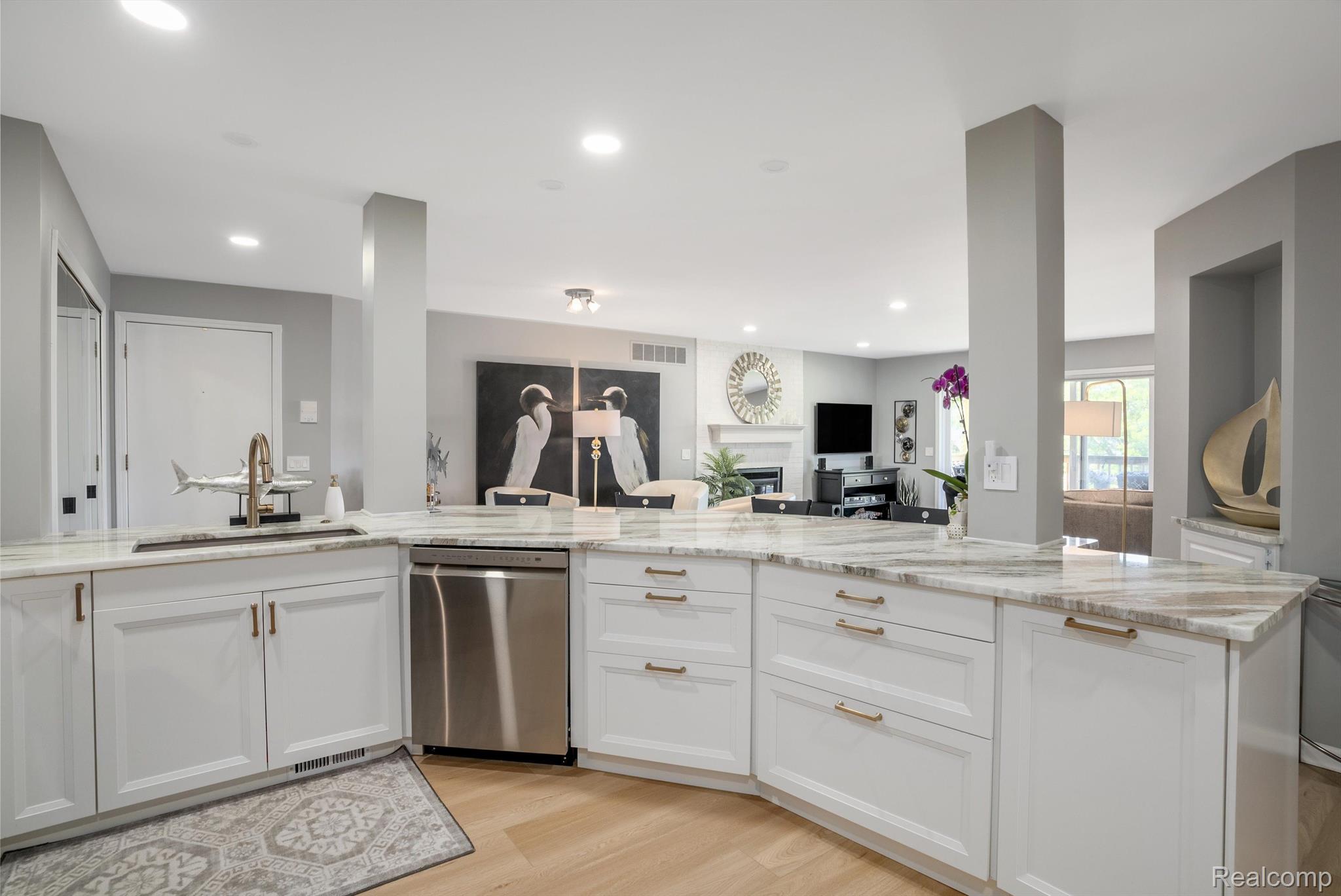 3402 ADAMS SHORE Drive