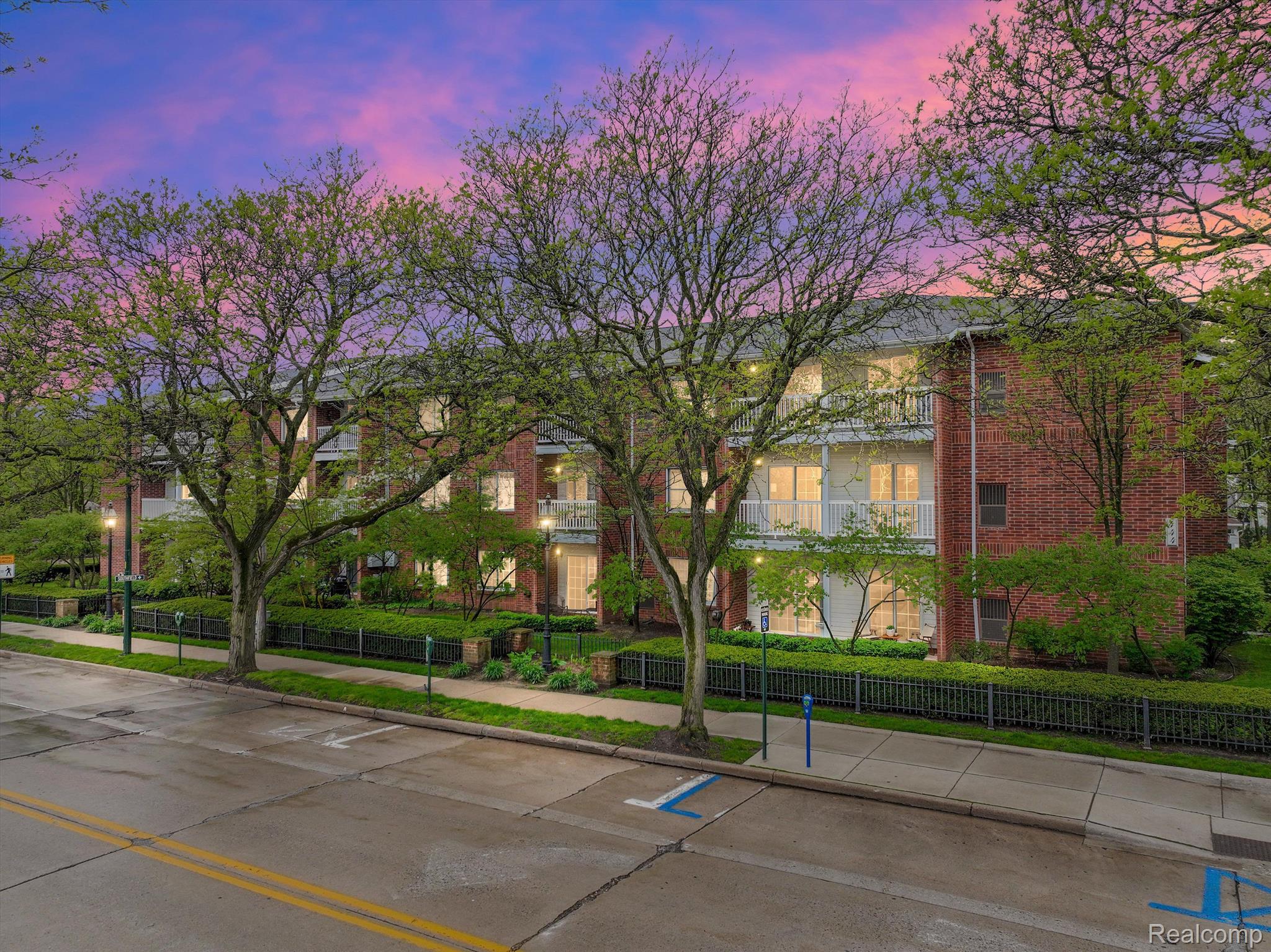 444 CHESTER Street 412