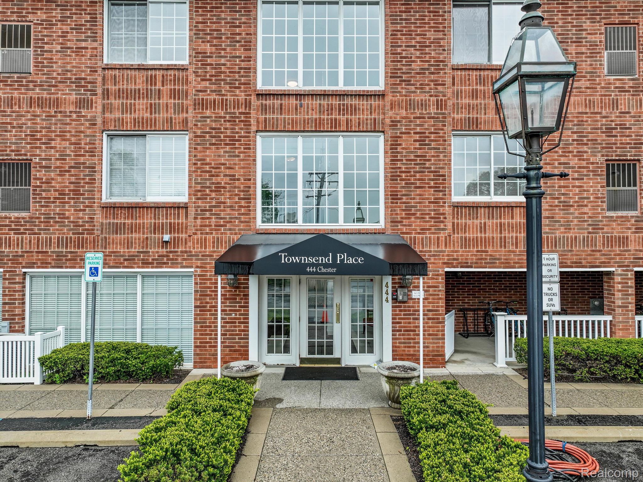 444 CHESTER Street 412