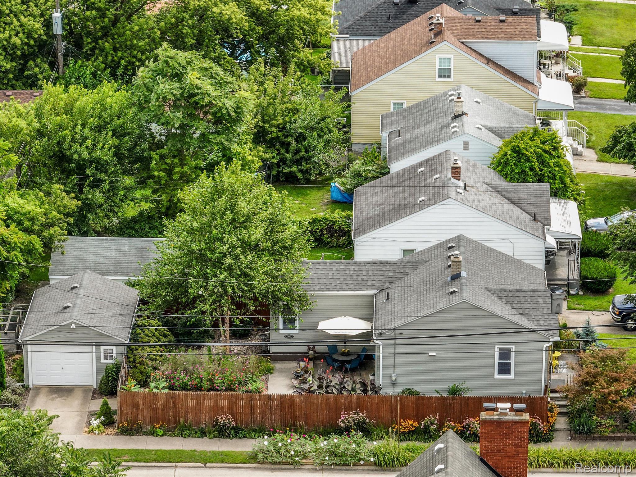 1403 E EVELYN Avenue