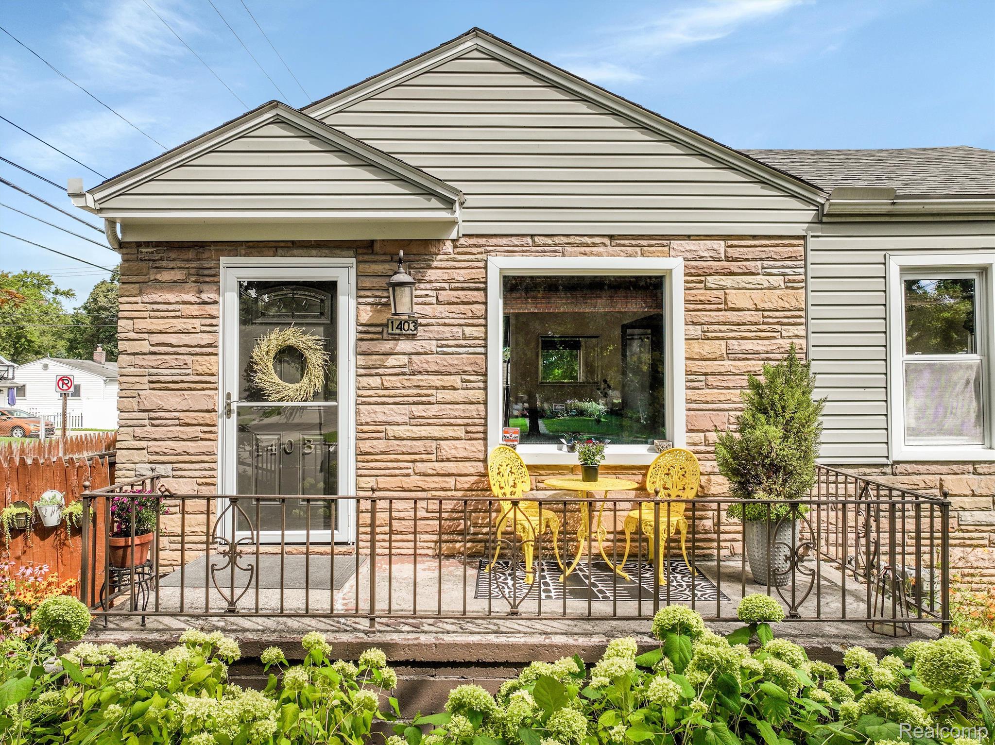 1403 E EVELYN Avenue