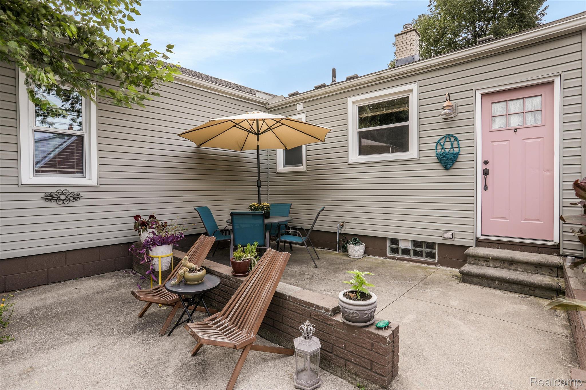 1403 E EVELYN Avenue