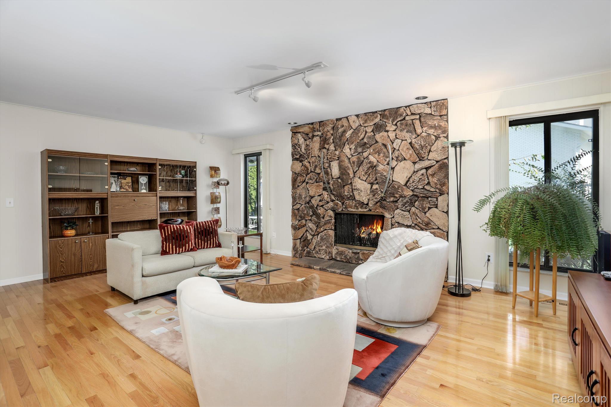 4007 WINTERSET Lane